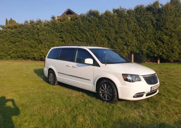 samochody osobowe Chrysler Town &amp; Country cena 69000 przebieg: 140000, rok produkcji 2015 z Opole